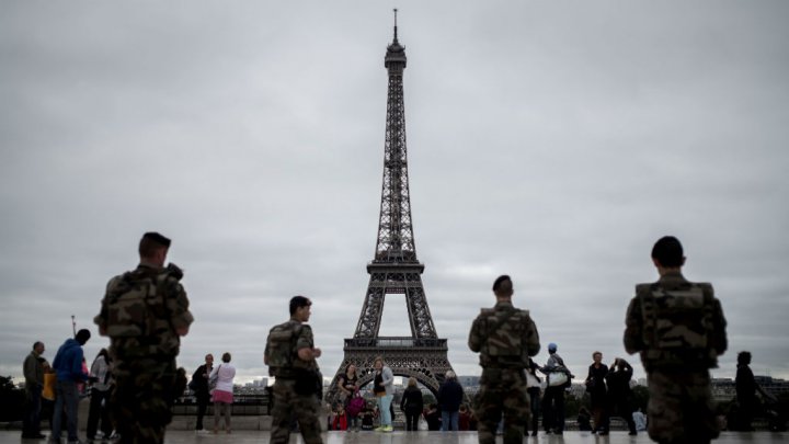Paris municipality to construct bulletproof glass wall around Eiffel Tower