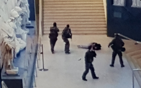 Louvre evacuated after man shouts “Allahu akhbar”, attacks army patrol with machete