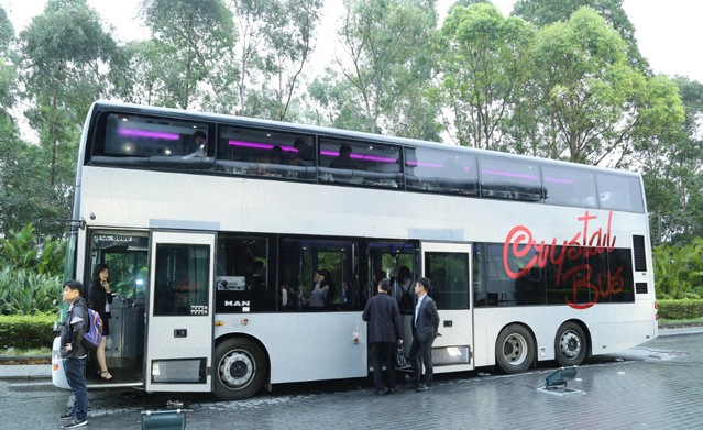 Hong Kong’s first sightseeing restaurant bus launched
