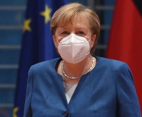 Germany extends lockdown, makes masks mandatory, warns of border closures