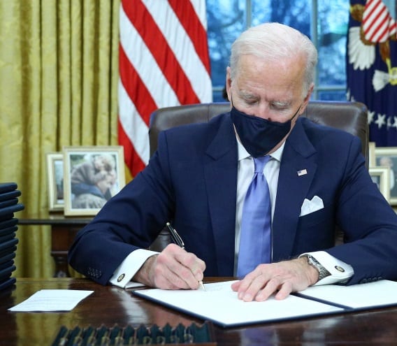 awọn ami biden