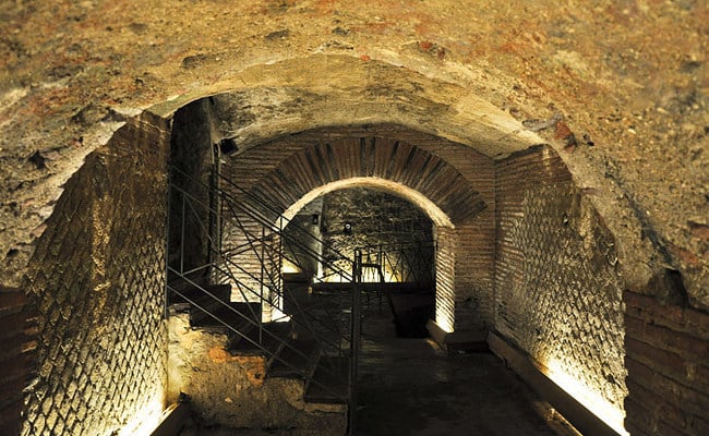 Naples Underground Route Reopens Despite COVID-19