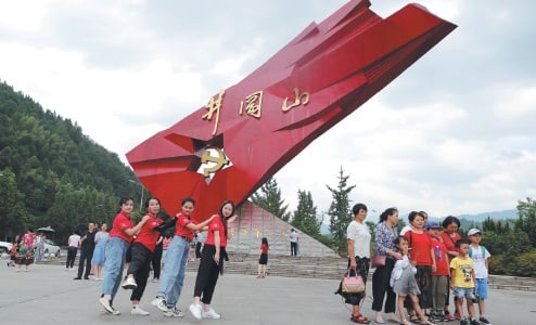 Red tourism becomes top choice for many Chinese this year