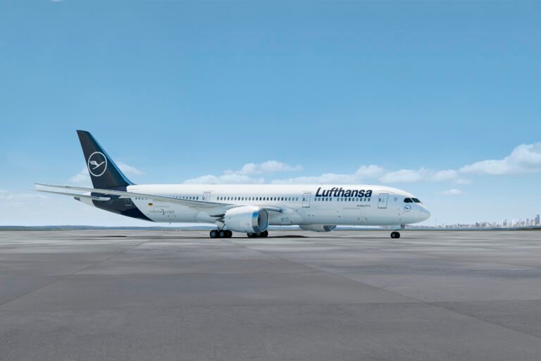 Lufthansa Group purchases 10 highly efficient long-haul aircraft