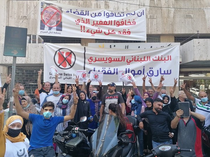 Protestors storm Beirut bank, ‘liberate’ $180K ‘stolen’ from Lebanese people