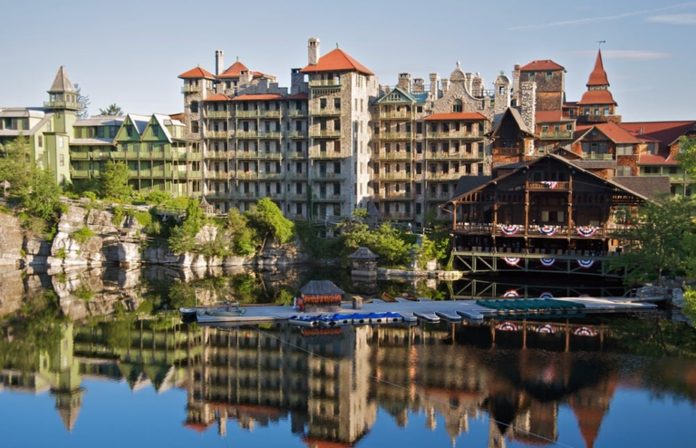 Mohonk Mountain House hotel in New York: Presidential host built by Quaker twins