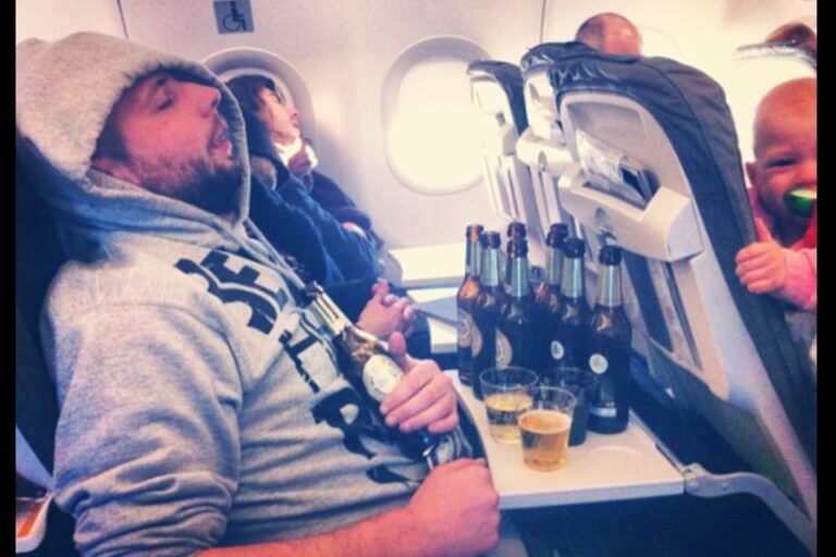 Americans Want Less Booze on Flights
