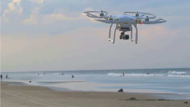 Flying drones to hunt down Italian beachgoers who spread COVID-19