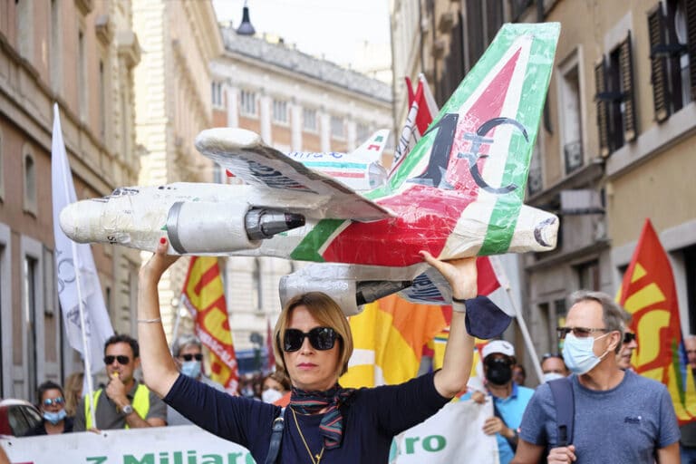 EU urged to stop breaches of Alitalia workers' rights